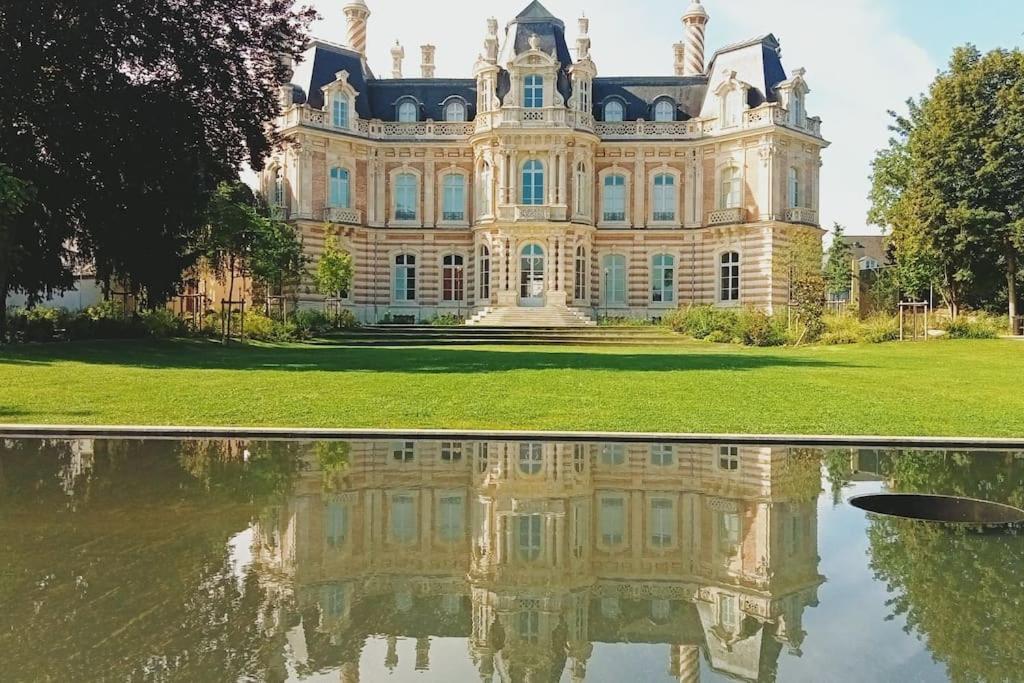 Les Loges Du Theatre Degustation Champagne Offerte Jacuzzi Sauna Jeux Velos Maison Prive 150M2 Historique 14Pers Max Emplacement Exceptionnel Et Chic, 200M De L'Avenue De Champagne, Gare, Musee, Jardins, Restaurations, Toutes Commodites 에페르네이 외부 사진