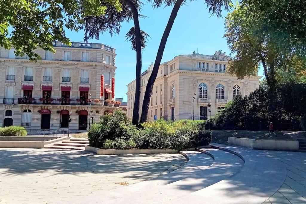 Les Loges Du Theatre Degustation Champagne Offerte Jacuzzi Sauna Jeux Velos Maison Prive 150M2 Historique 14Pers Max Emplacement Exceptionnel Et Chic, 200M De L'Avenue De Champagne, Gare, Musee, Jardins, Restaurations, Toutes Commodites 에페르네이 외부 사진