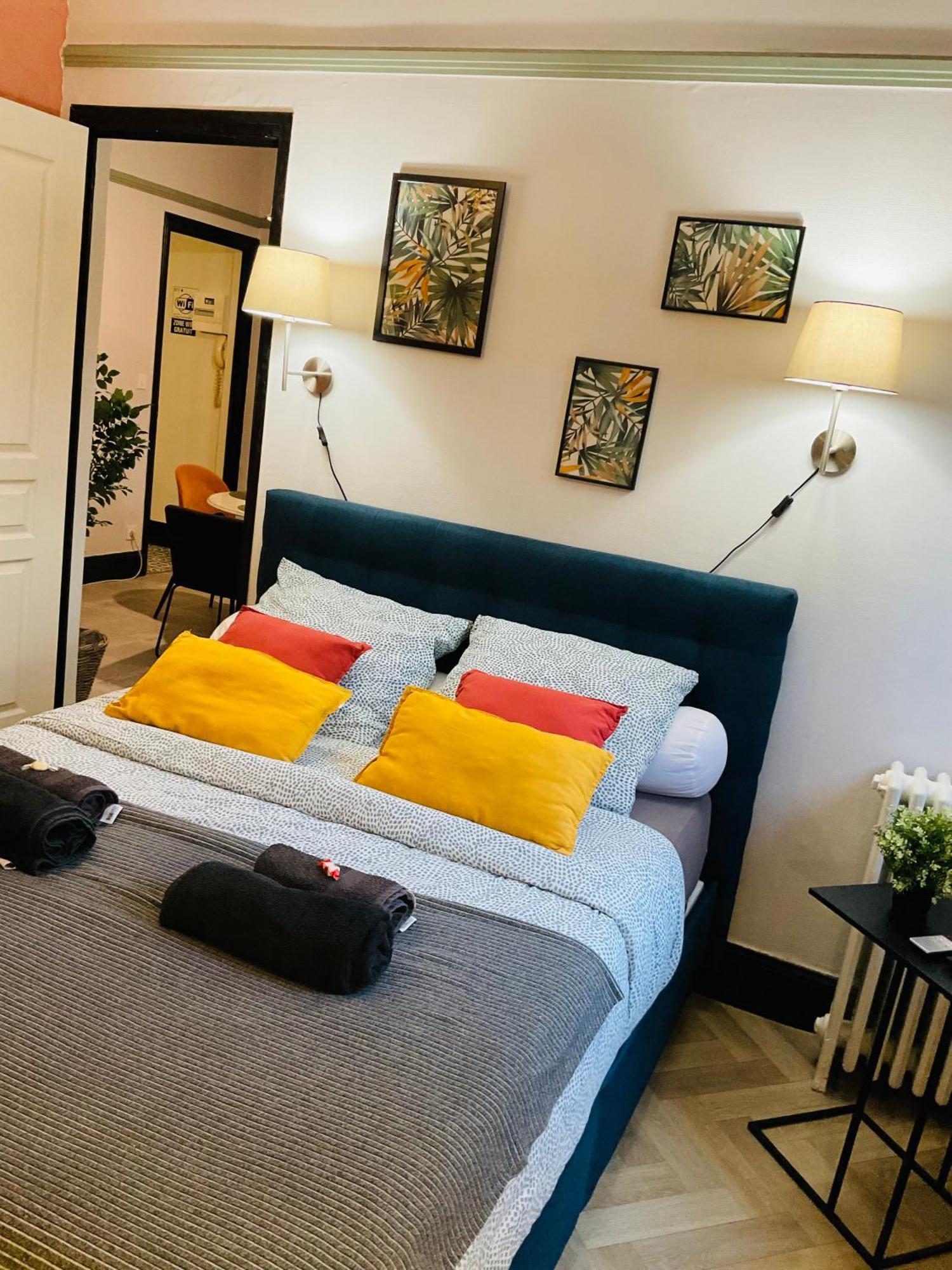 Les Loges Du Theatre Degustation Champagne Offerte Jacuzzi Sauna Jeux Velos Maison Prive 150M2 Historique 14Pers Max Emplacement Exceptionnel Et Chic, 200M De L'Avenue De Champagne, Gare, Musee, Jardins, Restaurations, Toutes Commodites 에페르네이 외부 사진