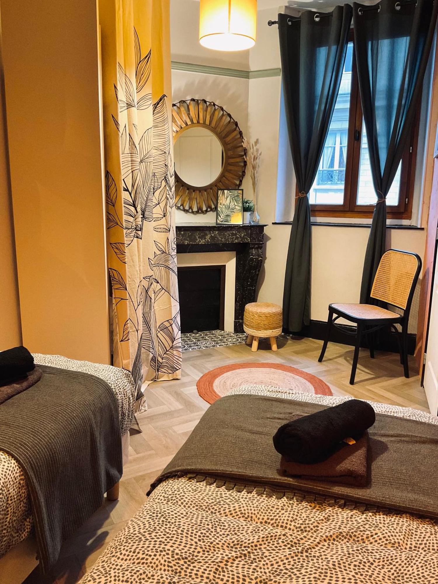 Les Loges Du Theatre Degustation Champagne Offerte Jacuzzi Sauna Jeux Velos Maison Prive 150M2 Historique 14Pers Max Emplacement Exceptionnel Et Chic, 200M De L'Avenue De Champagne, Gare, Musee, Jardins, Restaurations, Toutes Commodites 에페르네이 외부 사진