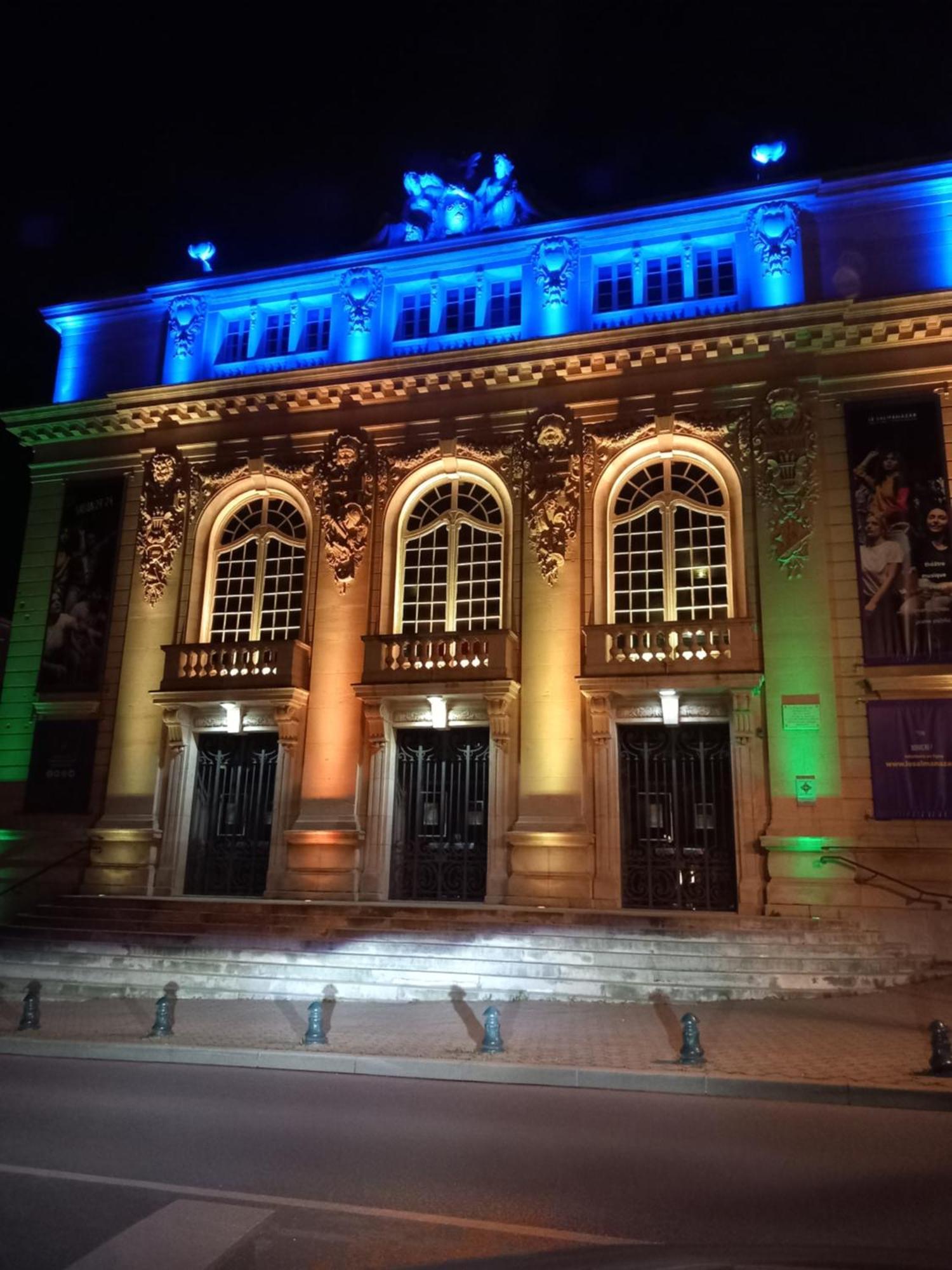 Les Loges Du Theatre Degustation Champagne Offerte Jacuzzi Sauna Jeux Velos Maison Prive 150M2 Historique 14Pers Max Emplacement Exceptionnel Et Chic, 200M De L'Avenue De Champagne, Gare, Musee, Jardins, Restaurations, Toutes Commodites 에페르네이 외부 사진
