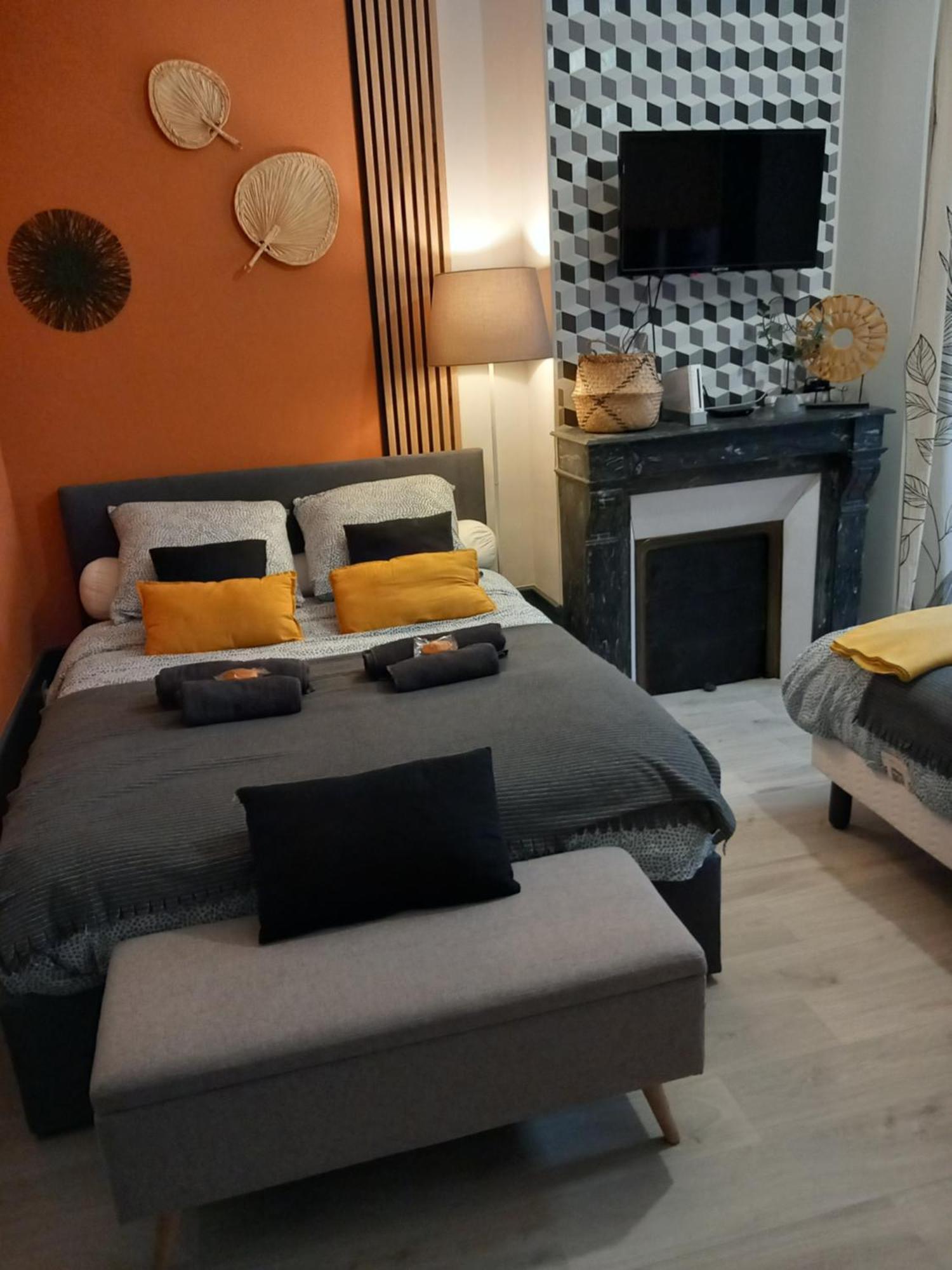 Les Loges Du Theatre Degustation Champagne Offerte Jacuzzi Sauna Jeux Velos Maison Prive 150M2 Historique 14Pers Max Emplacement Exceptionnel Et Chic, 200M De L'Avenue De Champagne, Gare, Musee, Jardins, Restaurations, Toutes Commodites 에페르네이 외부 사진
